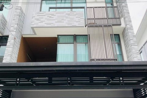 Townhouse in Bang Kaeo, Thailand 3 bedrooms № 114076 - photo 1