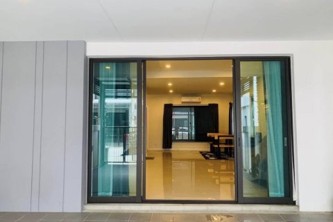 Townhouse in Bang Kaeo, Thailand 3 bedrooms № 114076 - photo 3
