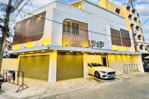 Дом в Бангкоке, Таиланд с 2 спальнями  № 114072 - фото 1