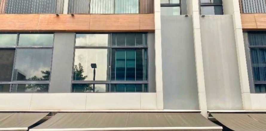 Townhouse in Bangkok, Thailand 3 bedrooms № 114071