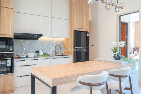 House in Pattaya, Thailand 4 bedrooms № 194504 - photo 4