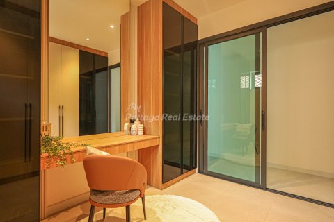 House in Pattaya, Thailand 4 bedrooms № 194504 - photo 16