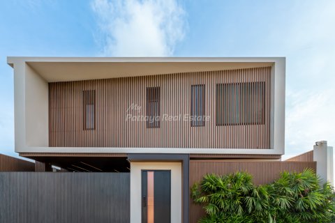 House in Pattaya, Thailand 5 bedrooms № 194505