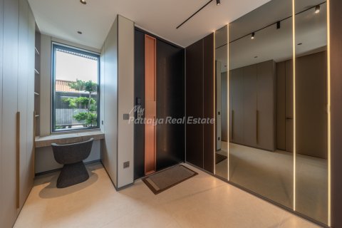 House in Pattaya, Thailand 5 bedrooms № 194505 - photo 13