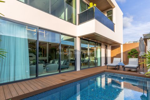 House in Pattaya, Thailand 5 bedrooms № 194505 - photo 2
