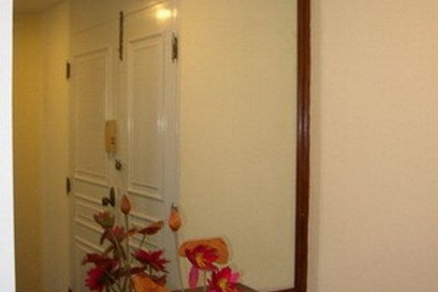 Кондоминиум с 2 спальнями в Ваттхане, Бангкок, Таиланд № 135751 - фото 2