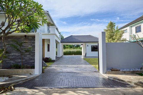 Вилла в Сан-Сая, Таиланд с 4 спальнями  № 135749 - фото 1