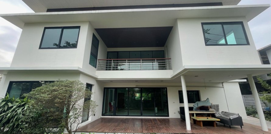 House in Lat Phrao, Bangkok, Thailand 4 bedrooms № 139847