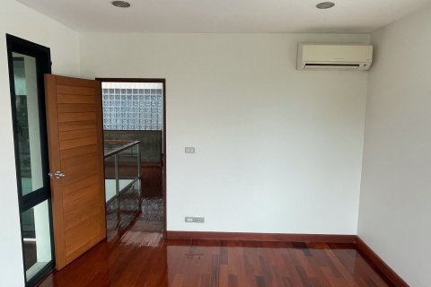 House in Lat Phrao, Bangkok, Thailand 4 bedrooms № 139847 - photo 4