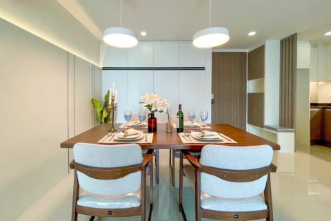 Condo in Bangkok, Thailand, 2 bedrooms  № 116961 - photo 9