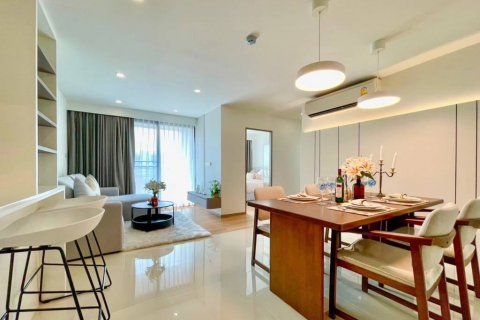 Condo in Bangkok, Thailand, 2 bedrooms  № 116961 - photo 2