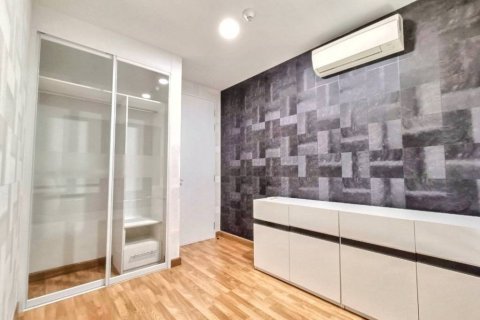 Кондоминиум с 2 спальнями в Бангкапи, Бангкок, Таиланд № 116962 - фото 8