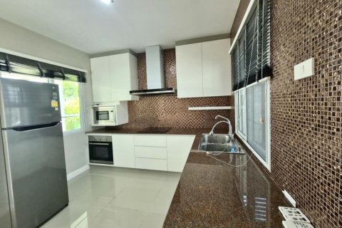 House in San Sai, Thailand 3 bedrooms № 164463 - photo 5
