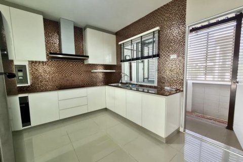 House in San Sai, Thailand 3 bedrooms № 164463 - photo 10