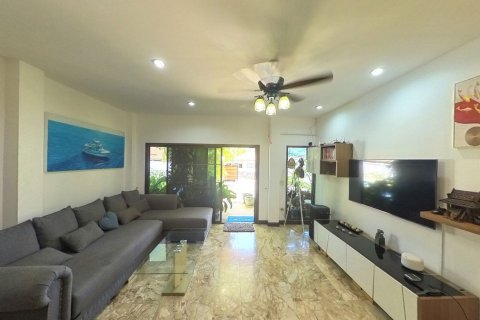 House in Phuket, Thailand 3 bedrooms № 164457 - photo 3