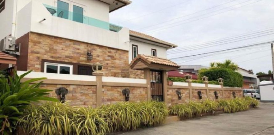 House in Pattaya, Thailand 3 bedrooms № 193721