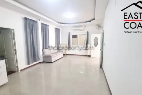 Casa de 4 dormitorios en Pattaya, Tailandia № 212380 - foto 10