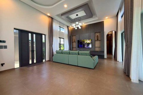 Villa in Pattaya, Thailand 3 bedrooms № 172645 - photo 5