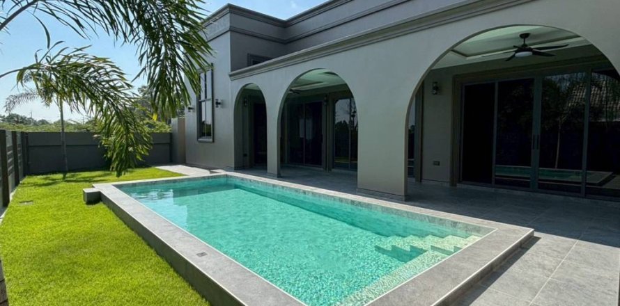 Villa in Pattaya, Thailand 3 bedrooms № 172645