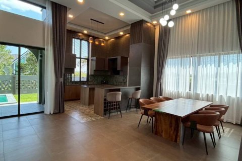 Villa in Pattaya, Thailand 3 bedrooms № 172645 - photo 9