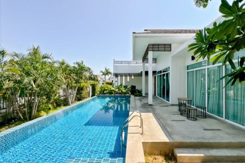 Villa in Hua Hin, Thailand 3 bedrooms № 172641 - photo 2