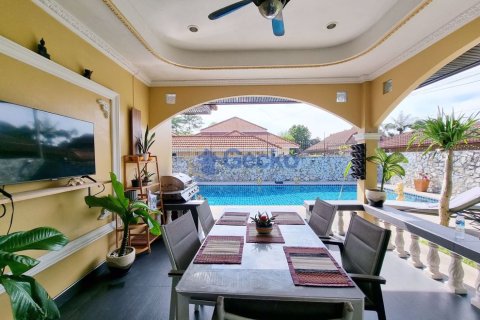 House in Pattaya, Thailand 3 bedrooms № 196825 - photo 3