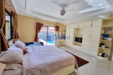 House in Pattaya, Thailand 3 bedrooms № 196825 - photo 20
