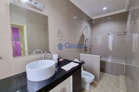 House in Pattaya, Thailand 3 bedrooms № 196825 - photo 19