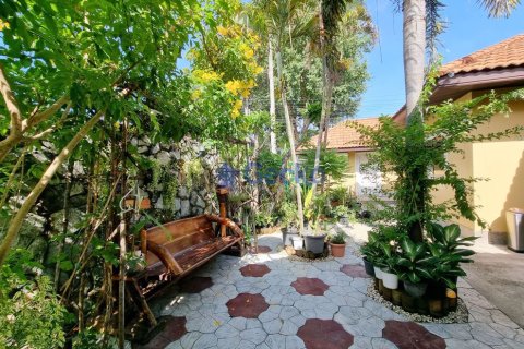 House in Pattaya, Thailand 3 bedrooms № 196825 - photo 27