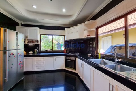 House in Pattaya, Thailand 3 bedrooms № 196825 - photo 8