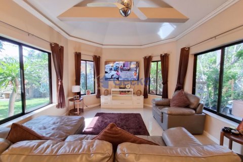 House in Pattaya, Thailand 3 bedrooms № 196825 - photo 5
