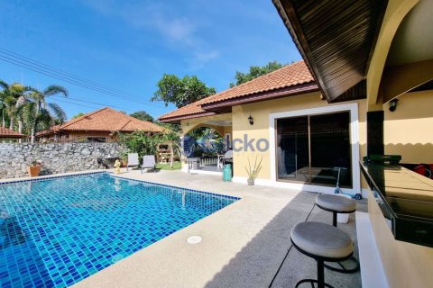 House in Pattaya, Thailand 3 bedrooms № 196825 - photo 10