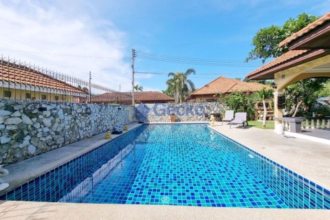 House in Pattaya, Thailand 3 bedrooms № 196825 - photo 30