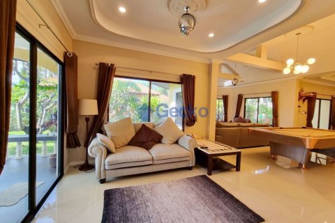 House in Pattaya, Thailand 3 bedrooms № 196825 - photo 16