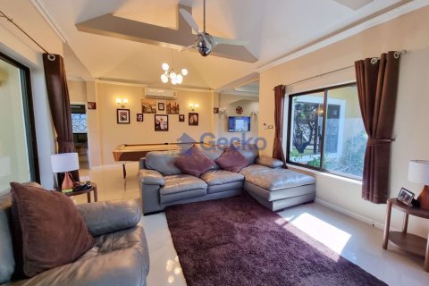 House in Pattaya, Thailand 3 bedrooms № 196825 - photo 4