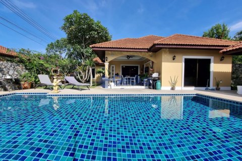 House in Pattaya, Thailand 3 bedrooms № 196825 - photo 2