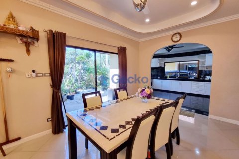 House in Pattaya, Thailand 3 bedrooms № 196825 - photo 13