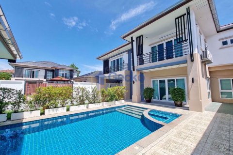 Maison à Pattaya, Thaïlande 7 chambres № 196822