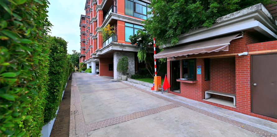 Condo in Bangkok, Thailand, 2 bedrooms  № 186070
