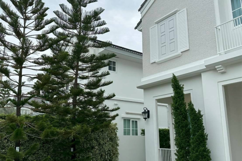 House in Bangkok, Thailand 3 bedrooms № 189172