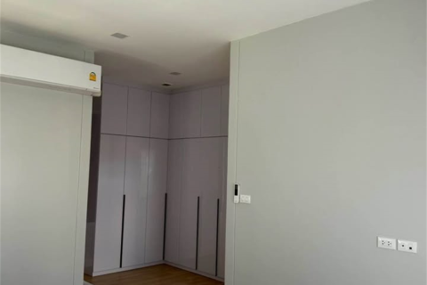 House in Bangkok, Thailand 4 bedrooms № 189173