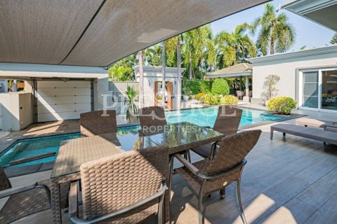 House in Pattaya, Thailand 3 bedrooms № 202387 - photo 14