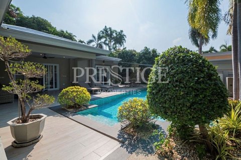 House in Pattaya, Thailand 3 bedrooms № 202387 - photo 17
