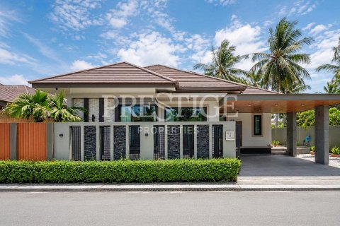 House in Pattaya, Thailand 3 bedrooms № 202388