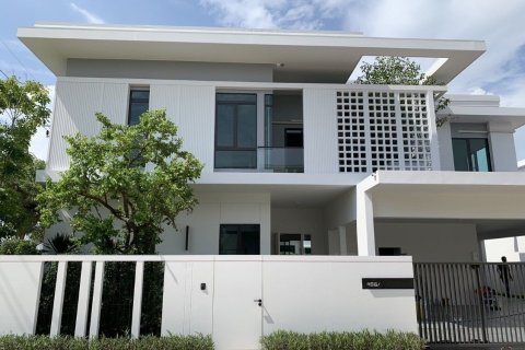 Дом в Самутпракане, Таиланд с 4 спальнями  № 157858