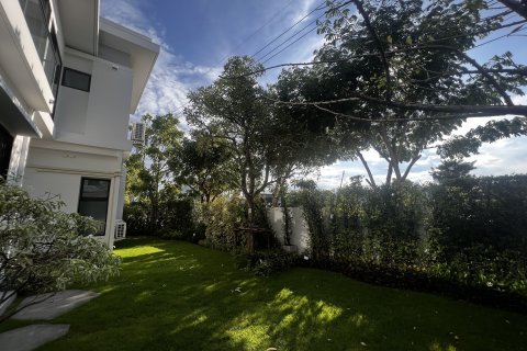 Дом в Самутпракане, Таиланд с 4 спальнями  № 157858 - фото 30