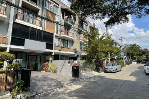 Таунхаус в Суан Луанге, Бангкок, Таиланд с 4 спальнями  № 157860 - фото 7