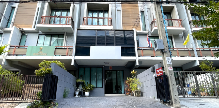 Таунхаус в Суан Луанге, Бангкок, Таиланд с 4 спальнями  № 157860