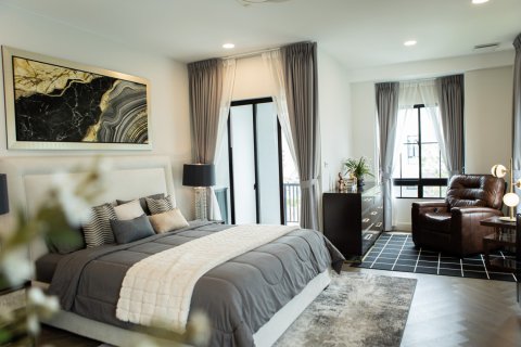House in Bangkok, Thailand 4 bedrooms № 181248 - photo 15