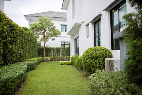 House in Bangkok, Thailand 4 bedrooms № 181248 - photo 3
